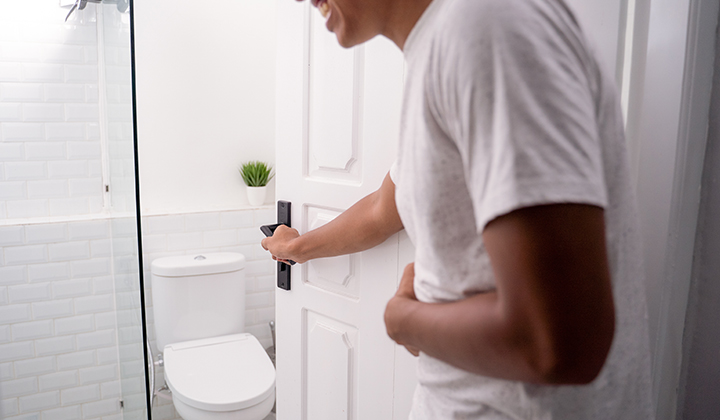 Person mit Darmproblemen