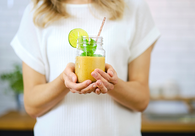 Fructosearmer Papaya-Basilikum-Smoothie